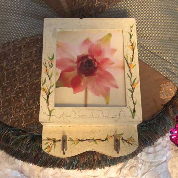 Beautiful Shabby Chic Floral Jewelry Box that can be hung on a wall! - Picture 10 of 13